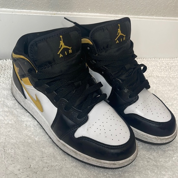 womens jordans size 6